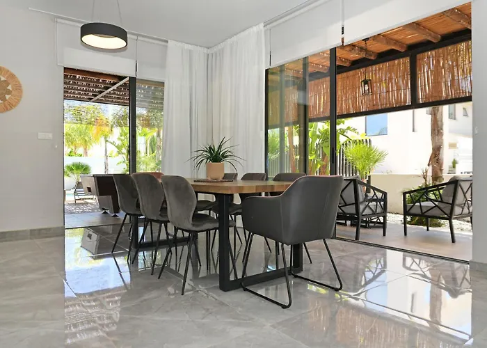 Vilă Evergreen - 3bed Large Pool *